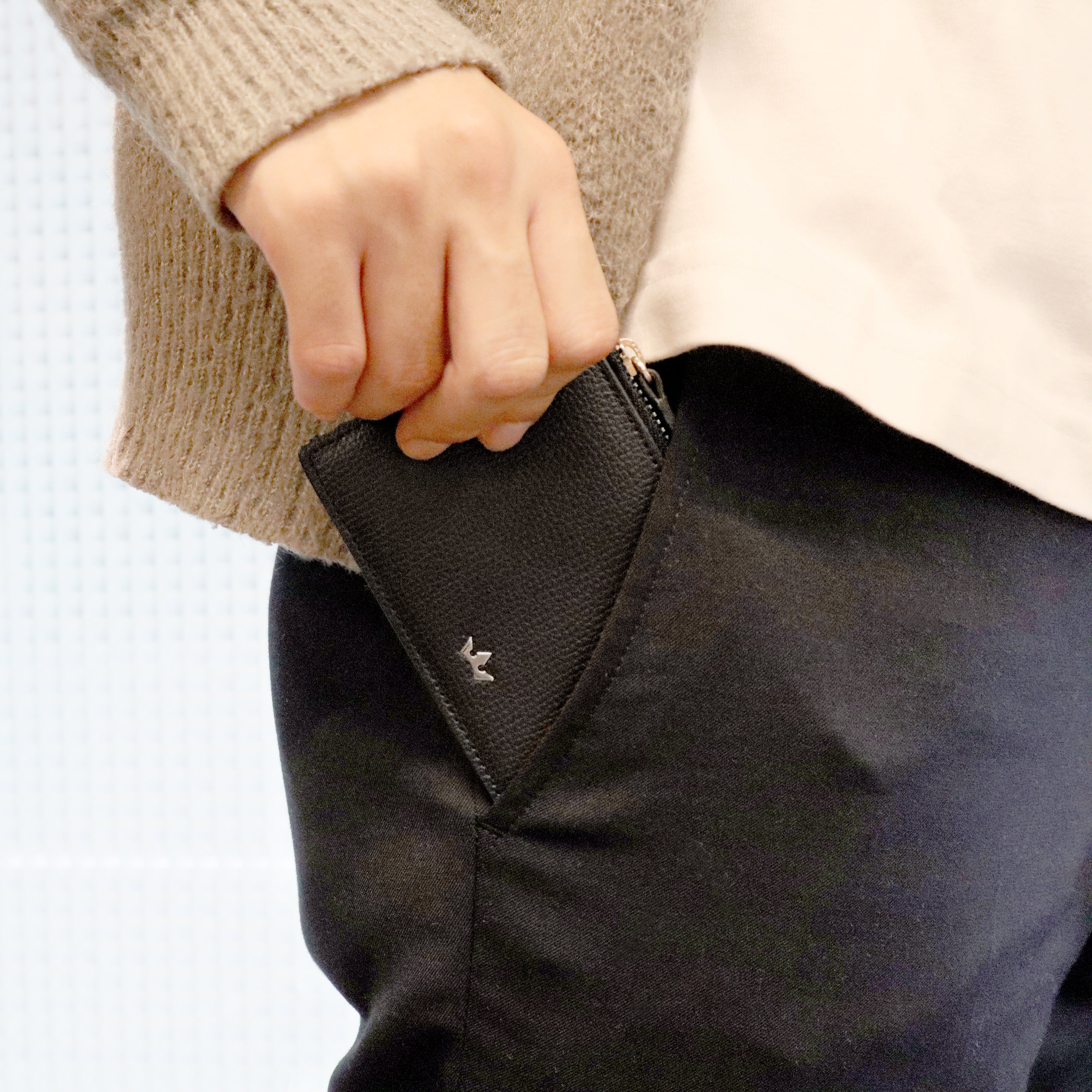 アワード ジップ カードホルダー(ブラック)