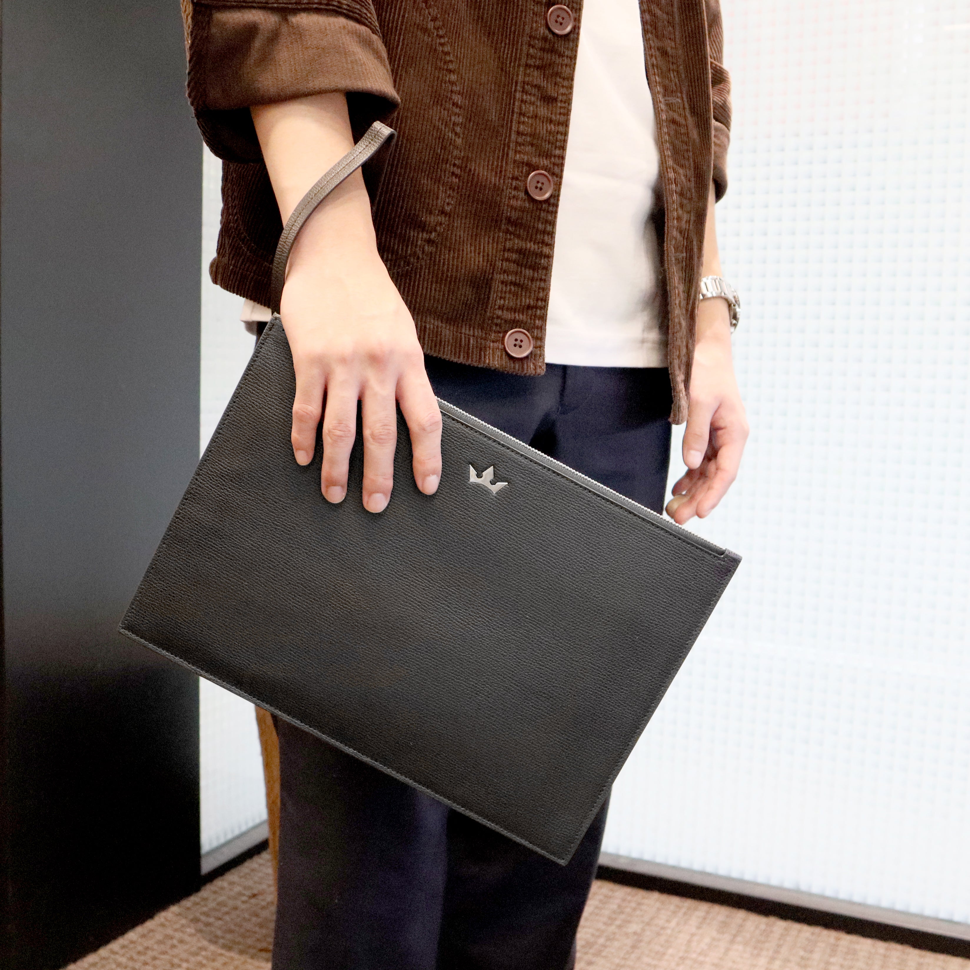 アワード ミディアムポーチ(ブラック)